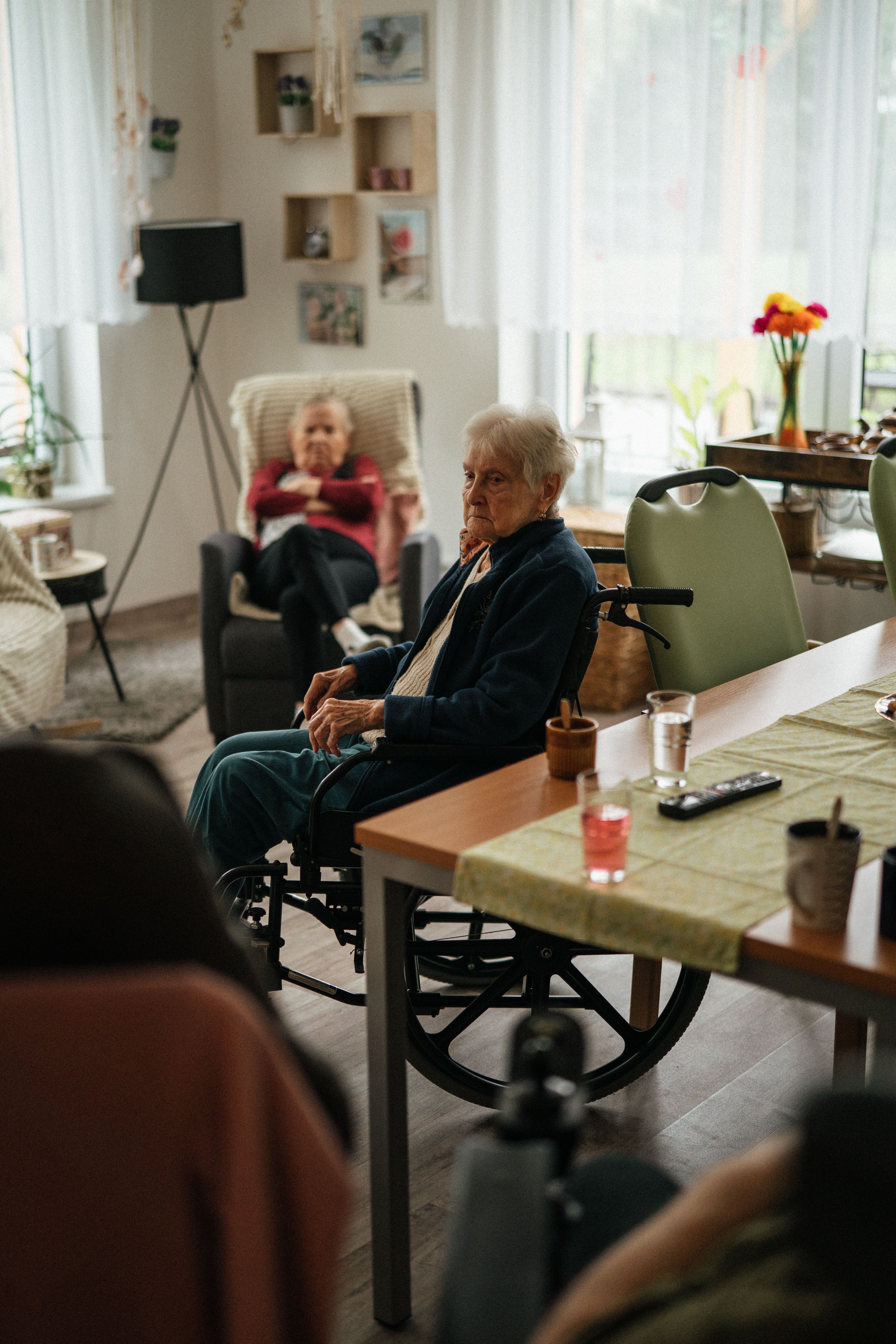 Older adults enjoying time together in a welcoming care setting